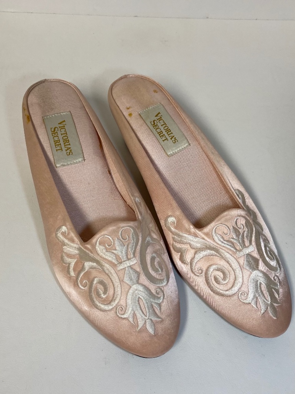 Victoria's Secret Size 9/10 Vintage Honeymoon Satin Embroidered Womens Slippers